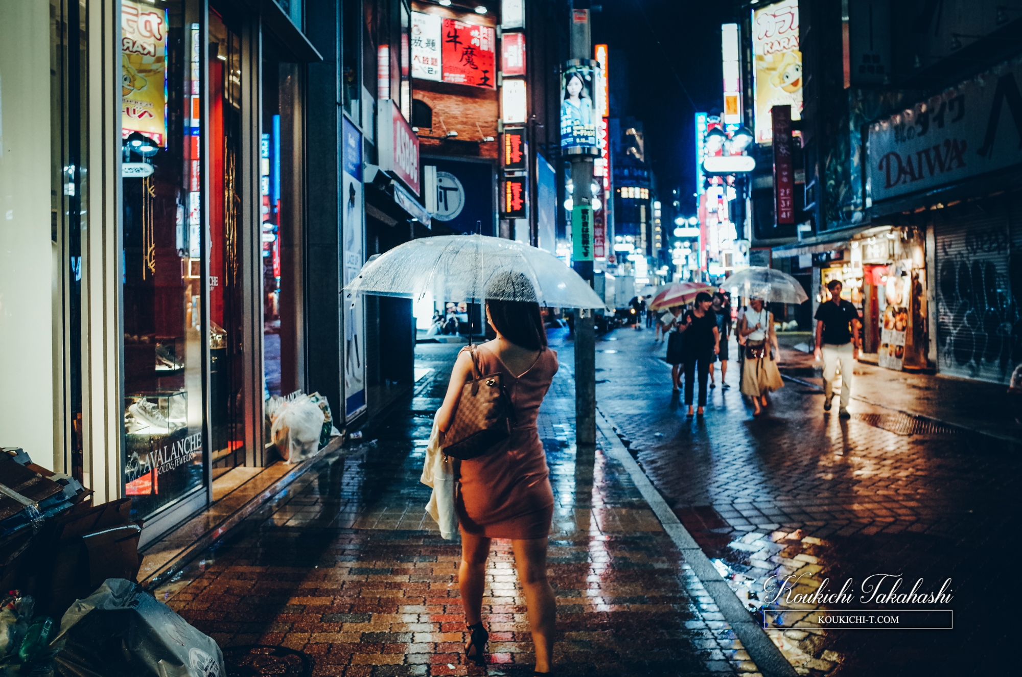 Adobe Lightroom 写真現像レタッチサンプル Before After 雨の渋谷センター街 tokyo freelance photographer