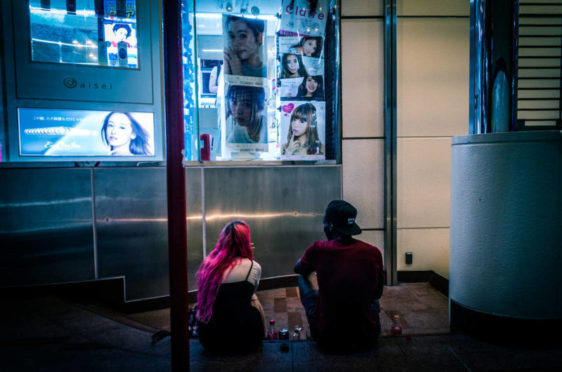 Love Actually is all around - Shibuya Tokyo Japan couple - Street Photography - Tokyo Freelance Photographer