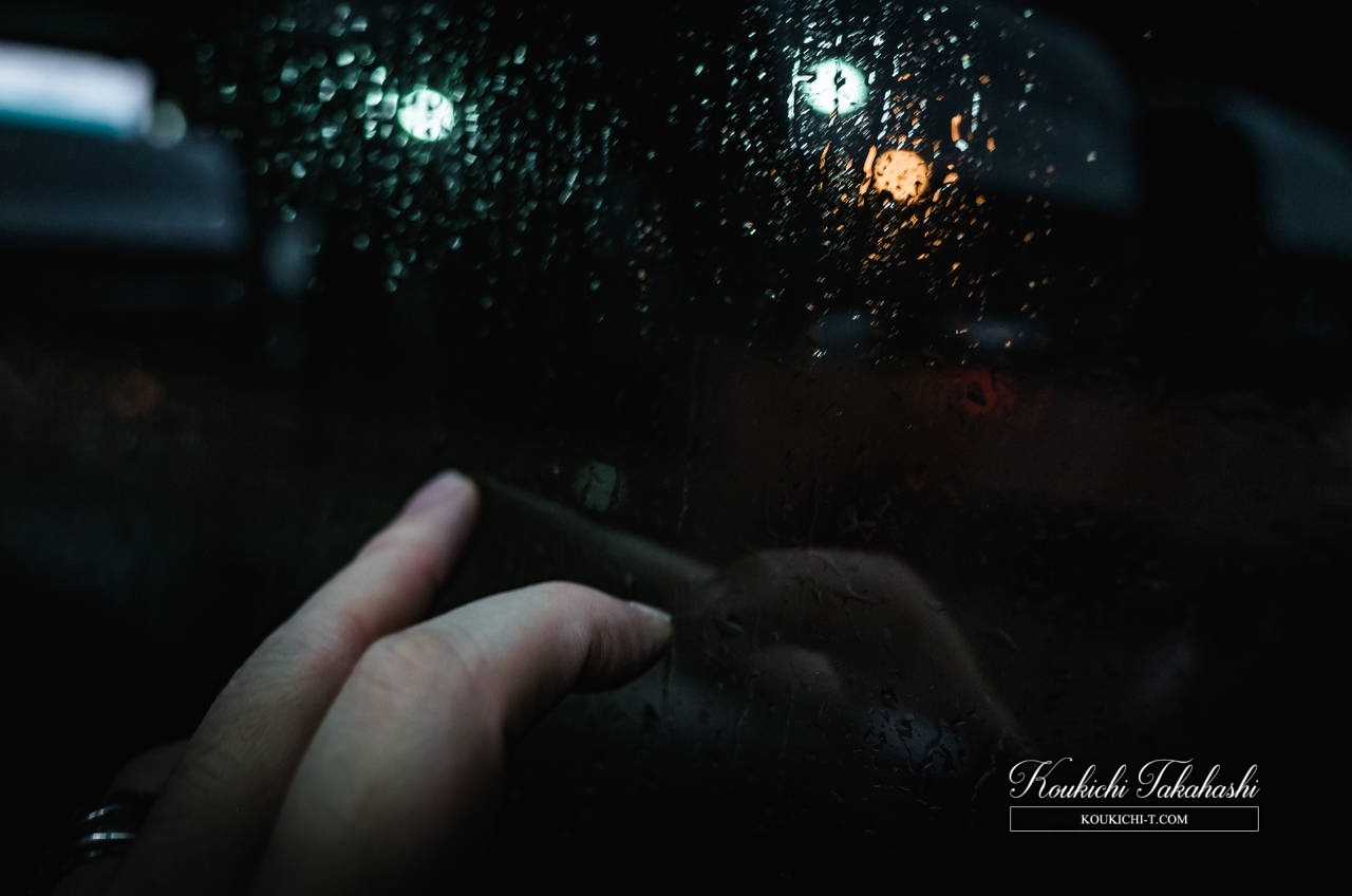 あの日は雨が降っていた 戻れないあの瞬間と泣き崩れたあの夜 エモい写真素材ストックフォト Koukichi Takahashi Photography