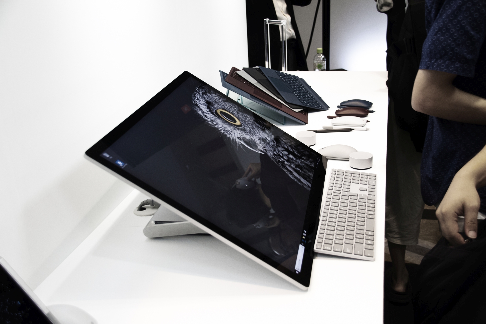 Surface Studio 2 実機写真レビュー。Microsoft Japan Surface Event 潜入フォトレポート 側面