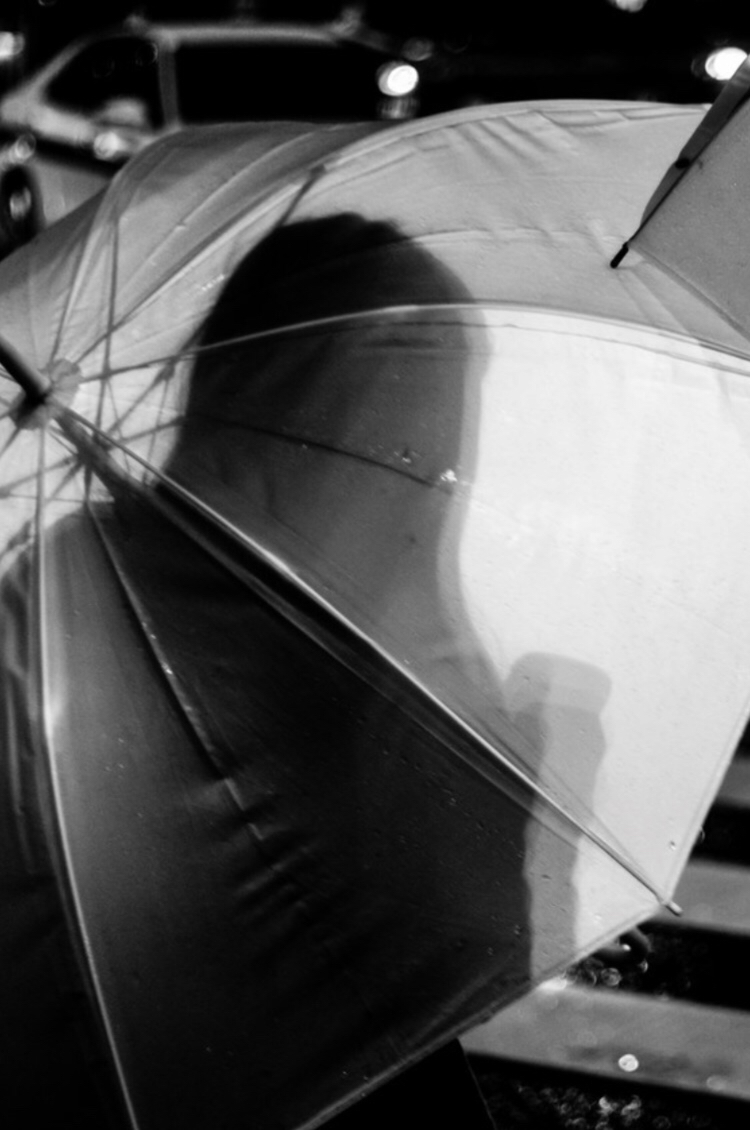 傘越しの女性のシルエット 梅雨 雨に関する写真素材 Rain Exceptional Normalcy Stockphotography On Eyeem 2 8 Koukichi Takahashi Photography