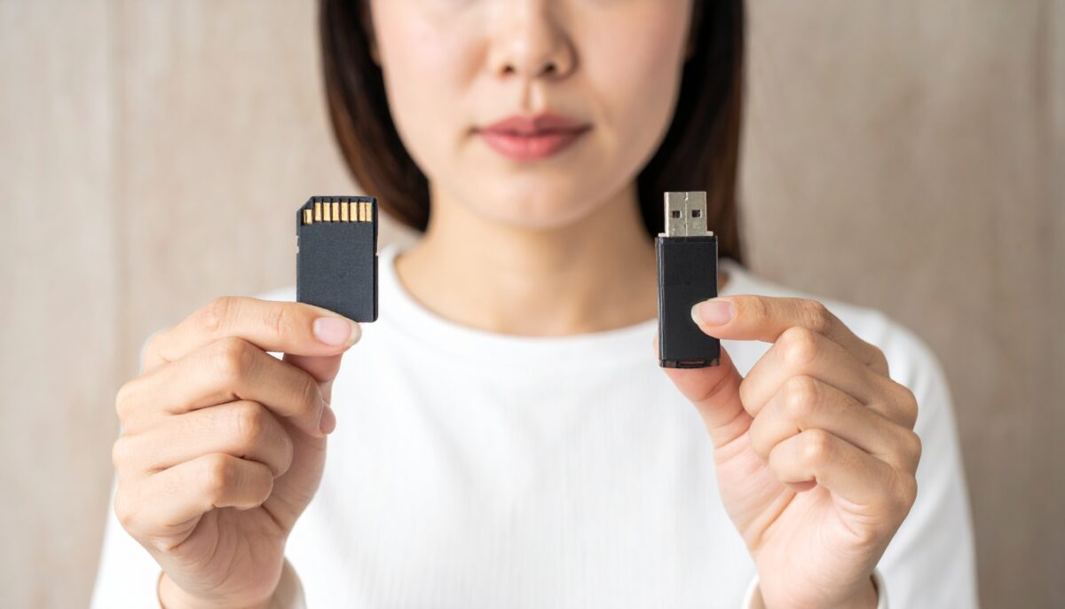 USBメモリとSDカードどっちがいいの？速度・耐久性・性能など比較｜データ復元方法も紹介