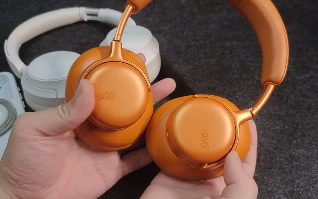 【レビュー】QCY H6 UltraとH3Sの違いは?価格差倍のワイヤレスヘッドホンを徹底比較!音質・ノイキャン・3台マルチポイントのメリットを検証